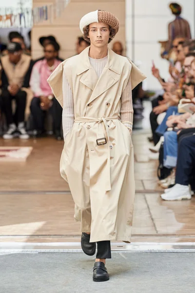 Look 4